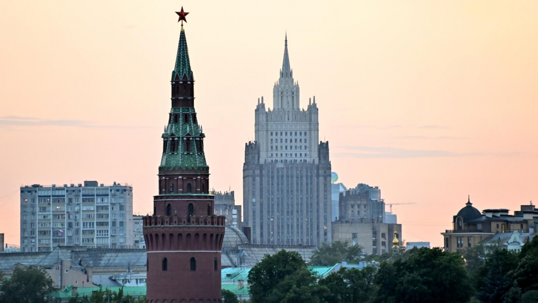 Песков: Россия должна принимать решения и быть готова их внедрять