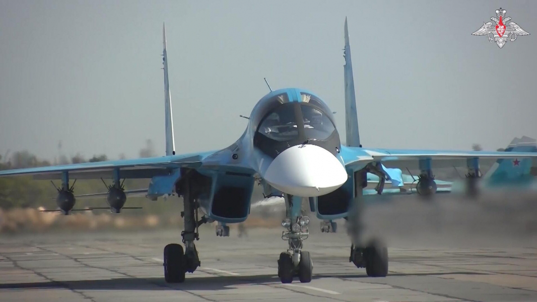 Истребитель Су-34 нанес удар по ВСУ в Курской области Истребитель Су-34 нанес удар по ВСУ в Курской области