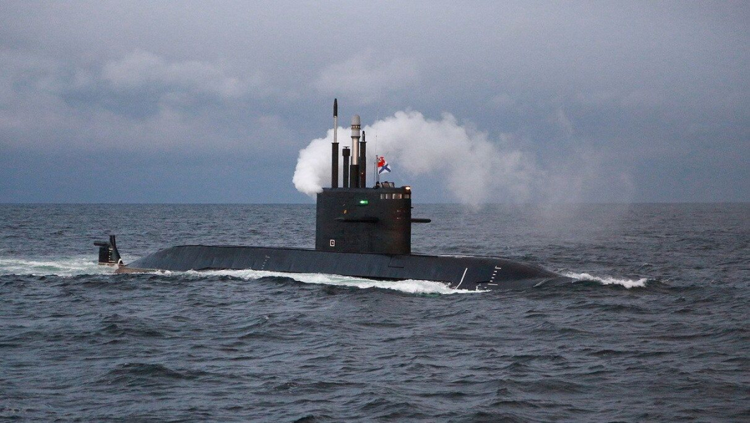 Подлодка "Великие Луки", построенная для Балтфлота, продолжает ходовые испытания Подлодка "Великие Луки", построенная для Балтфлота, продолжает ходовые испытания