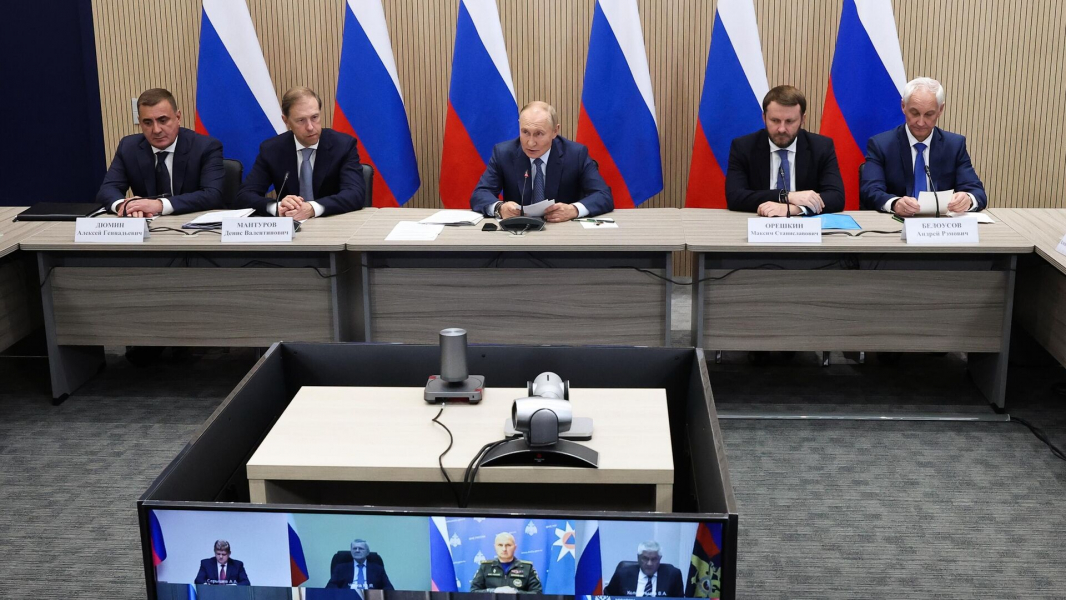 Путин: в России всегда гордились своей оборонной промышленностью Путин: в России всегда гордились своей оборонной промышленностью