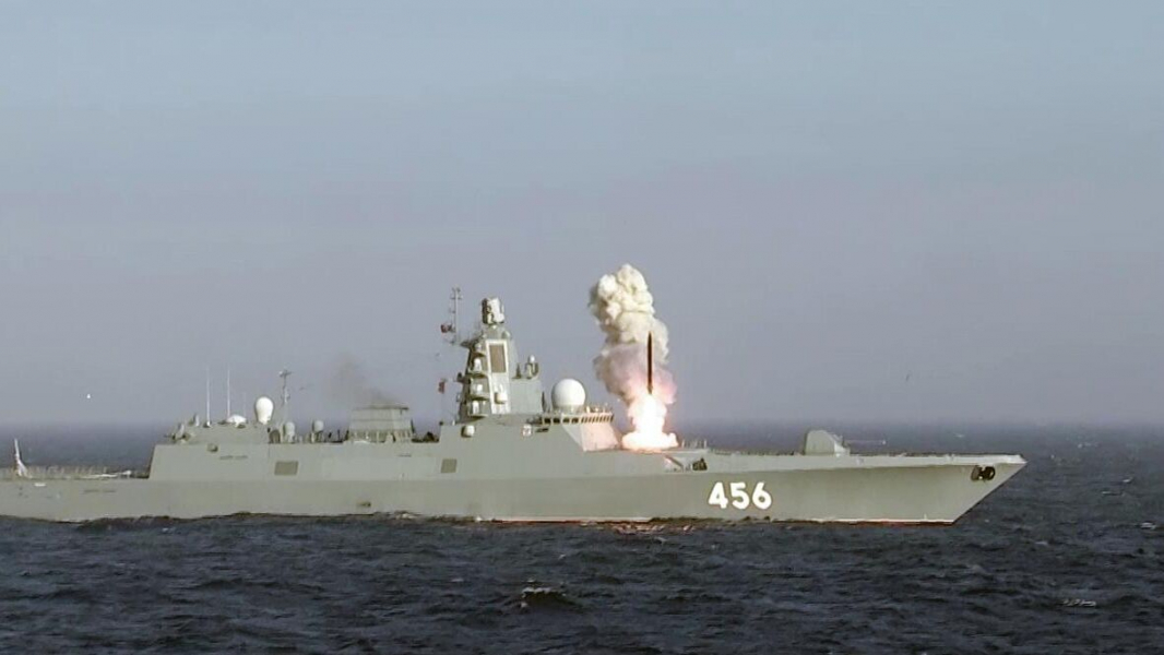 Фрегат "Адмирал Головко" уничтожил ударный дрон с помощью ЗРК "Полимент-Редут" Фрегат "Адмирал Головко" уничтожил ударный дрон с помощью ЗРК "Полимент-Редут"